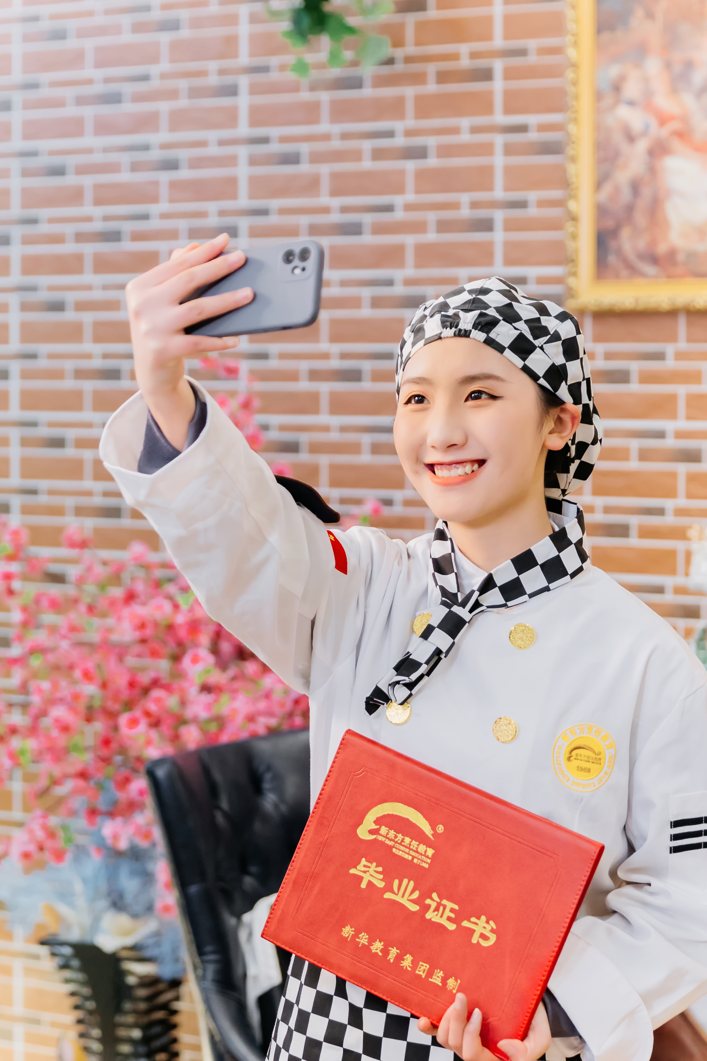 当很多人为找工作发愁时,他们毕业即~