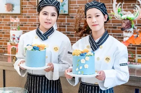 讲真!学技术是普通家庭女生上好的出路,升学不耽误,早学早就业!