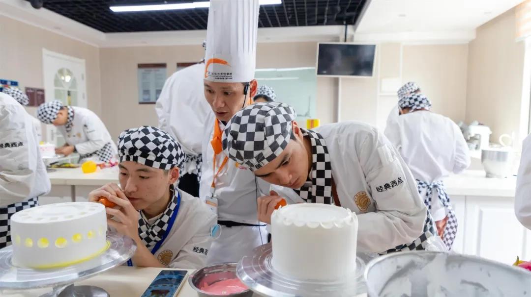 今年想创业开什么店才挣钱?你不得不知道的这几类烘焙店