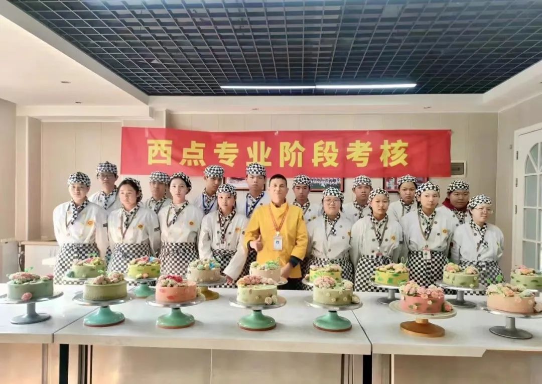 一场味蕾与视觉的梦幻之旅!——厦门新东方西点专业裱花蛋糕考核!