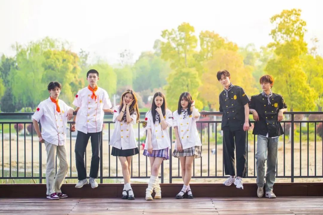 高中毕业拒绝打工迷茫,厦门新东方引领职业新篇章!