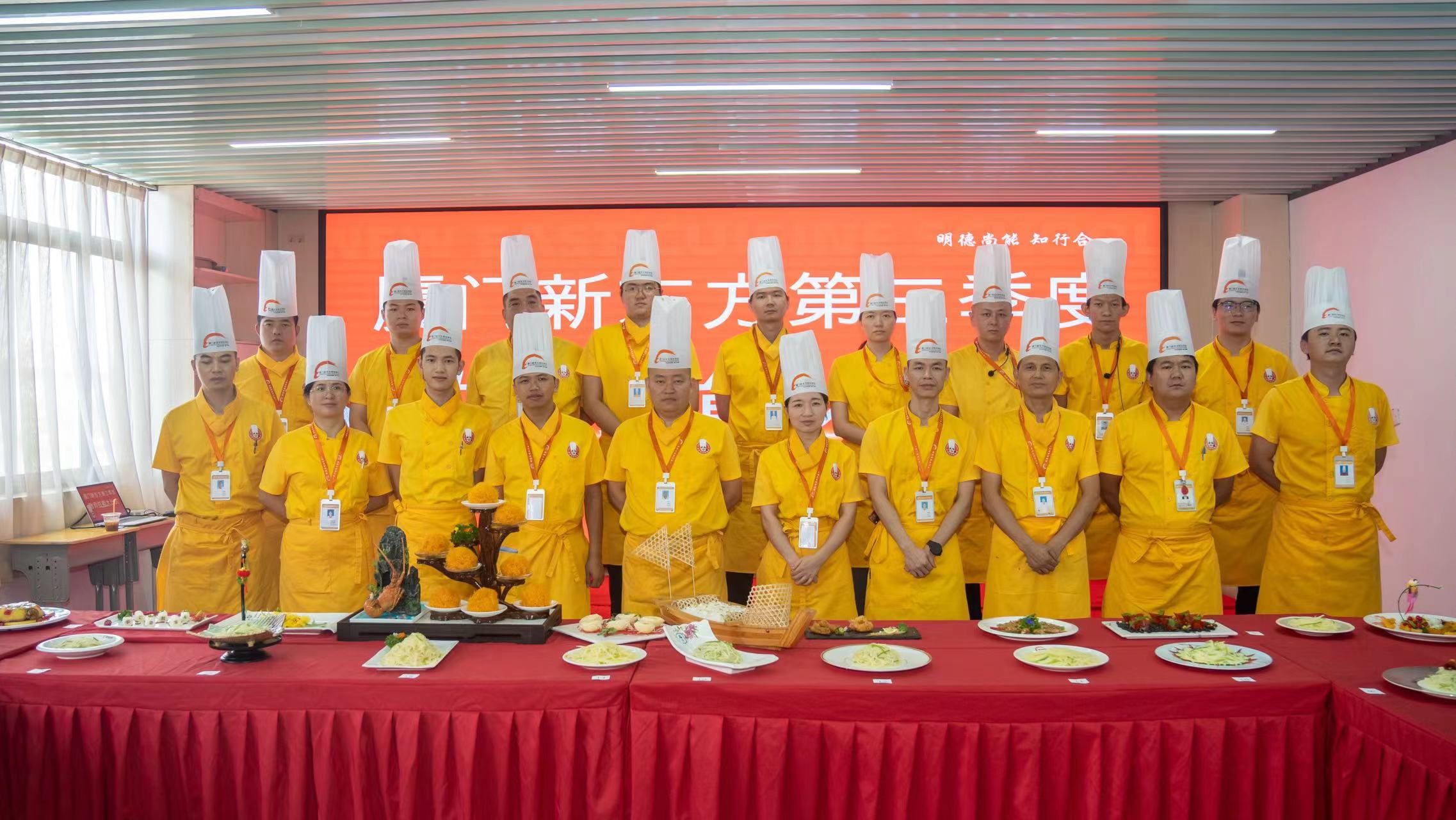 快来围观!教师技艺精彩对决,厨艺魅力璀璨展现!