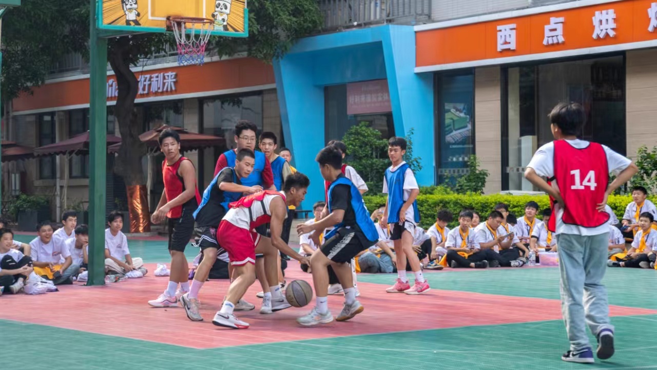 精彩“篮”不住!来看灌篮少年在热血球场的青春飞扬!燃爆厦门新东方!