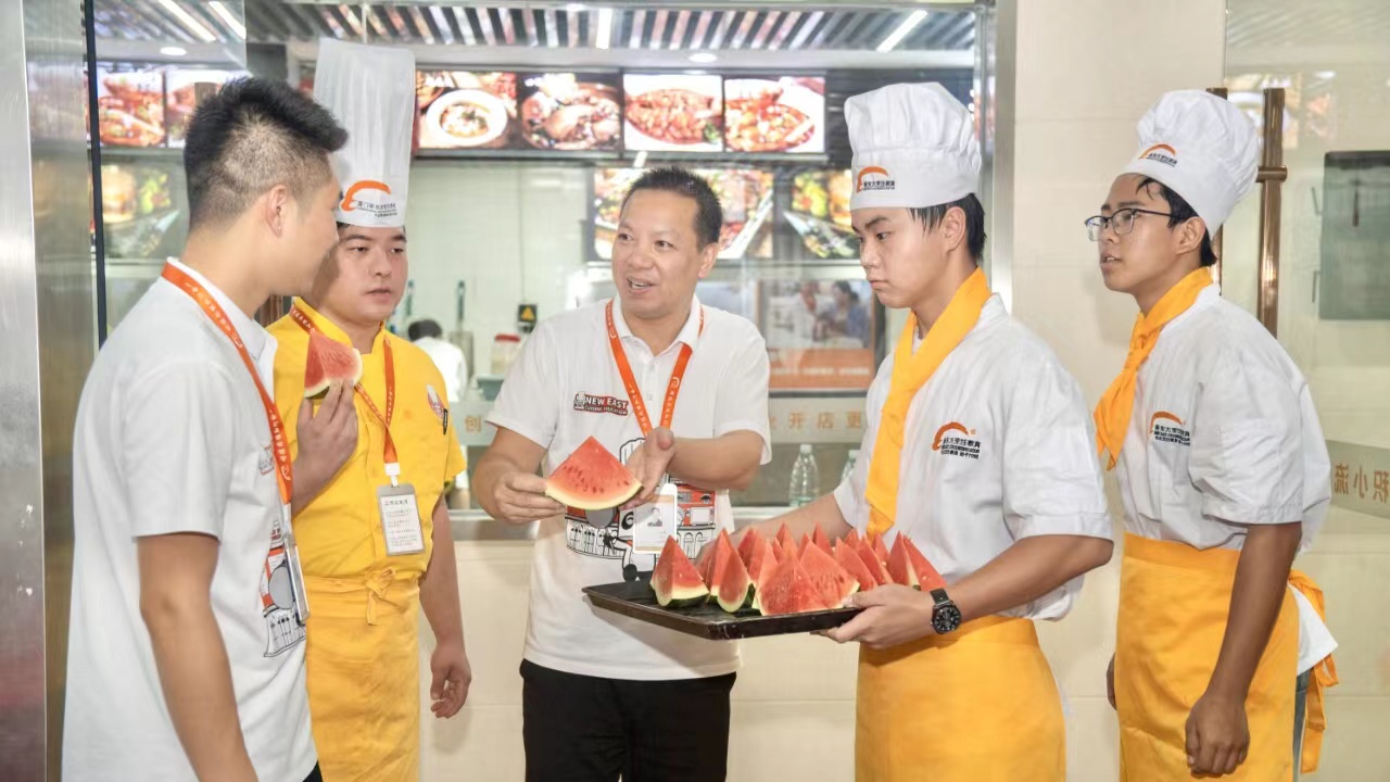 嘿,同学!厦门新东方实力宠学生!实现吃瓜自由!