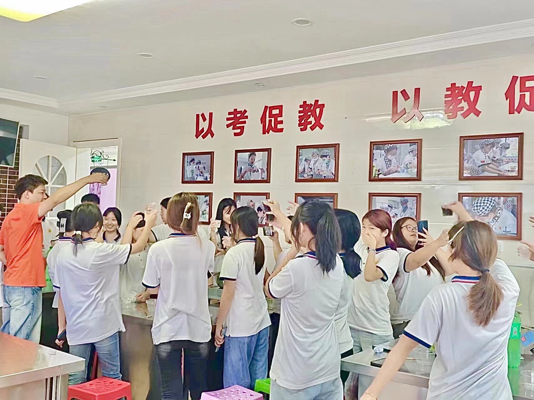 火锅开启开学季!欢迎来到厦门新东方火锅局!