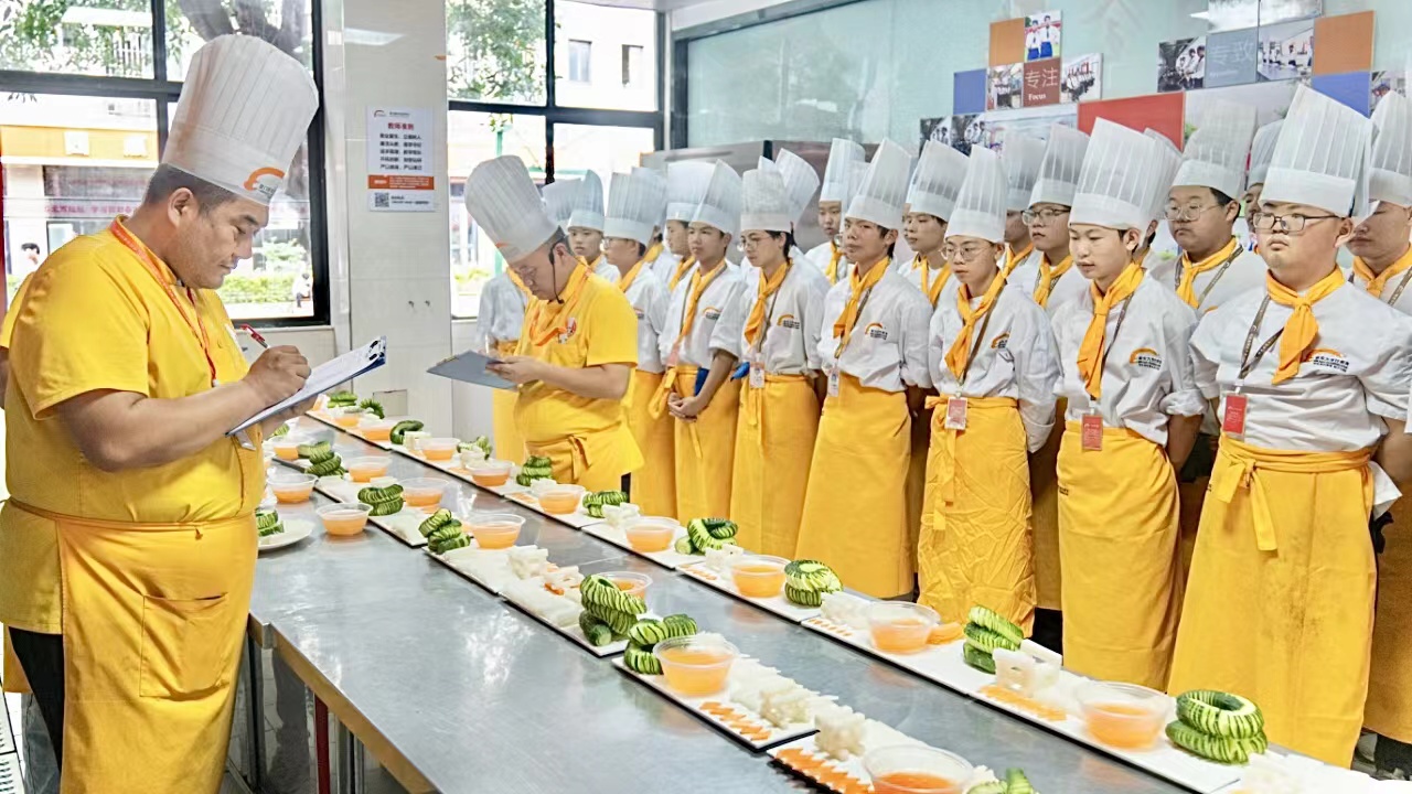 名厨之路第一步!厦门新东方中餐基本功考核,见证每一个细节的完美!