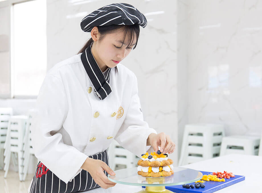 西点烘焙大揭秘:厦门新东方如何培养未来烘焙师!