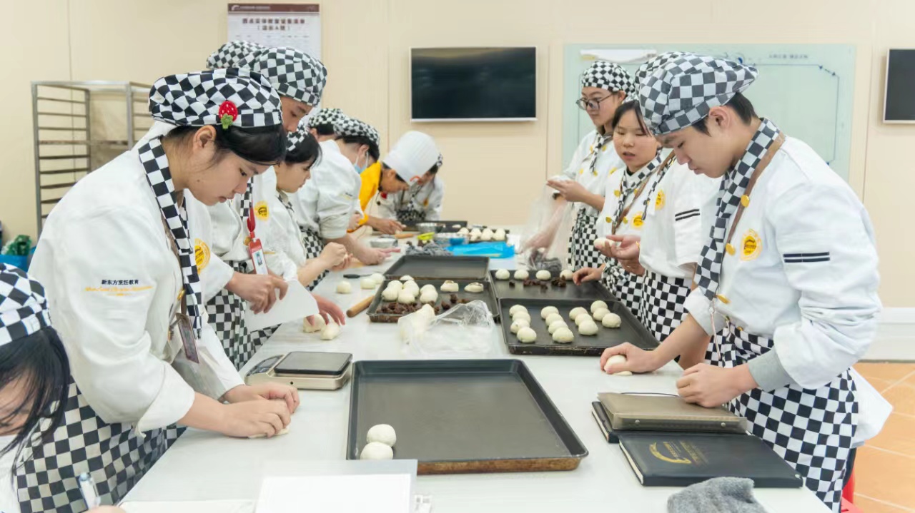 《爆火!厦门新东方烹饪学校“五好”模式,让你的青春像“狂飙”一样精彩 》