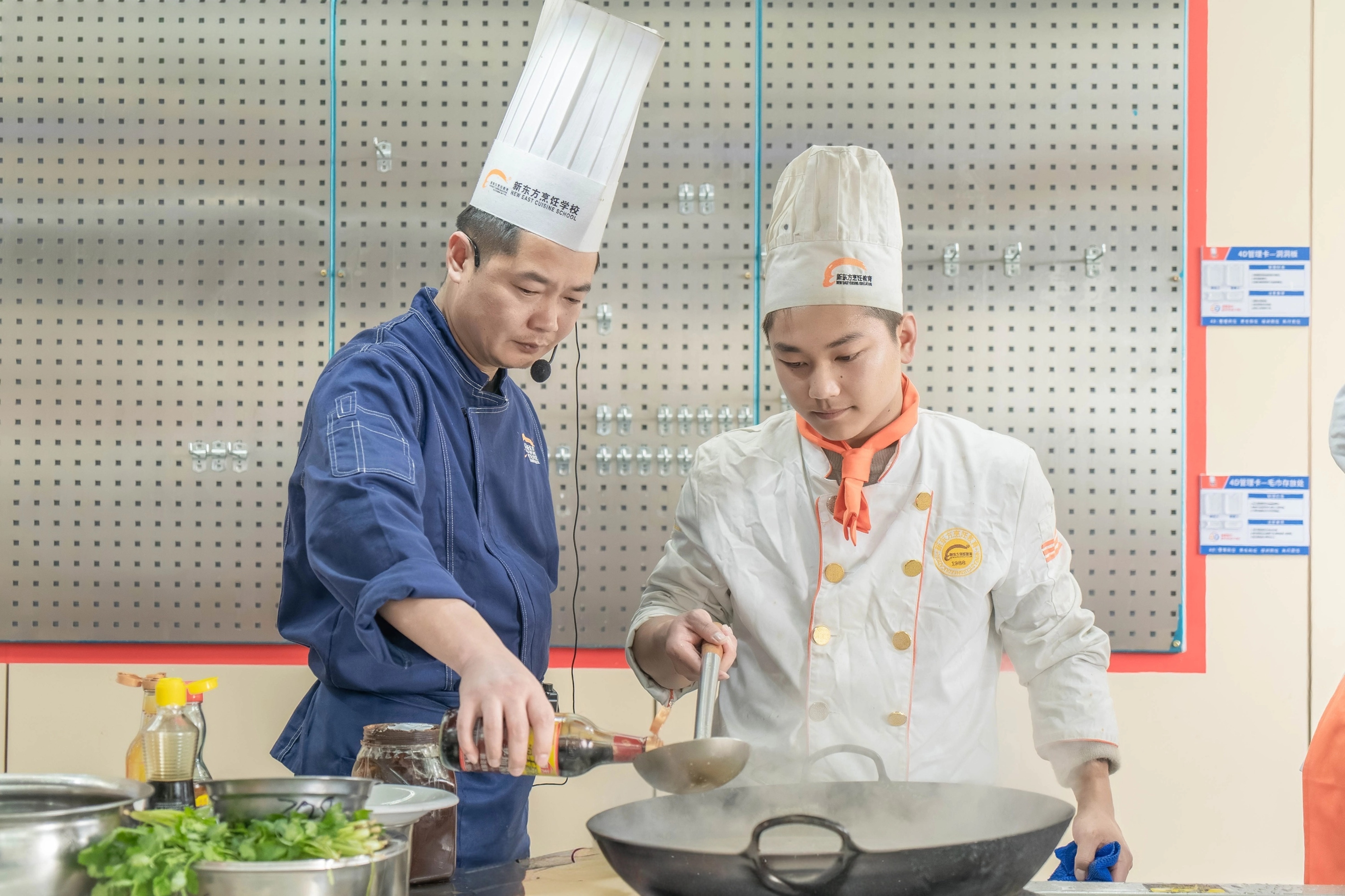 “救命!你敢信?”这所学校的学生竟然没有考试不刷题,作业会把人馋哭!