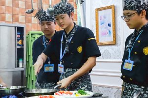 00后理想的学校|甩掉文化课,告别刷题,在美食中解锁成长惊喜!