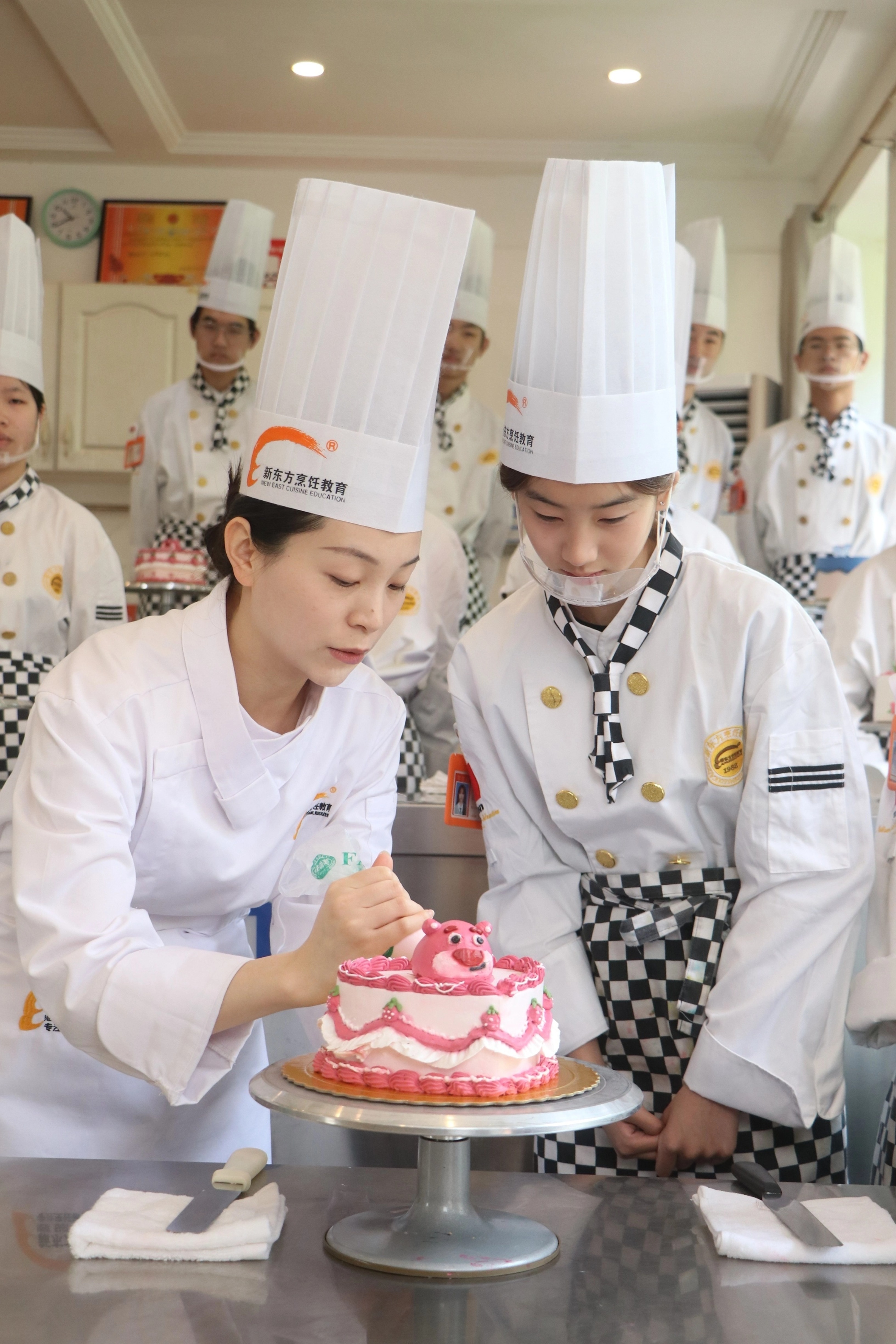 为你揭秘 | 透过光,来厦门新东方追寻"丁达尔效应"!