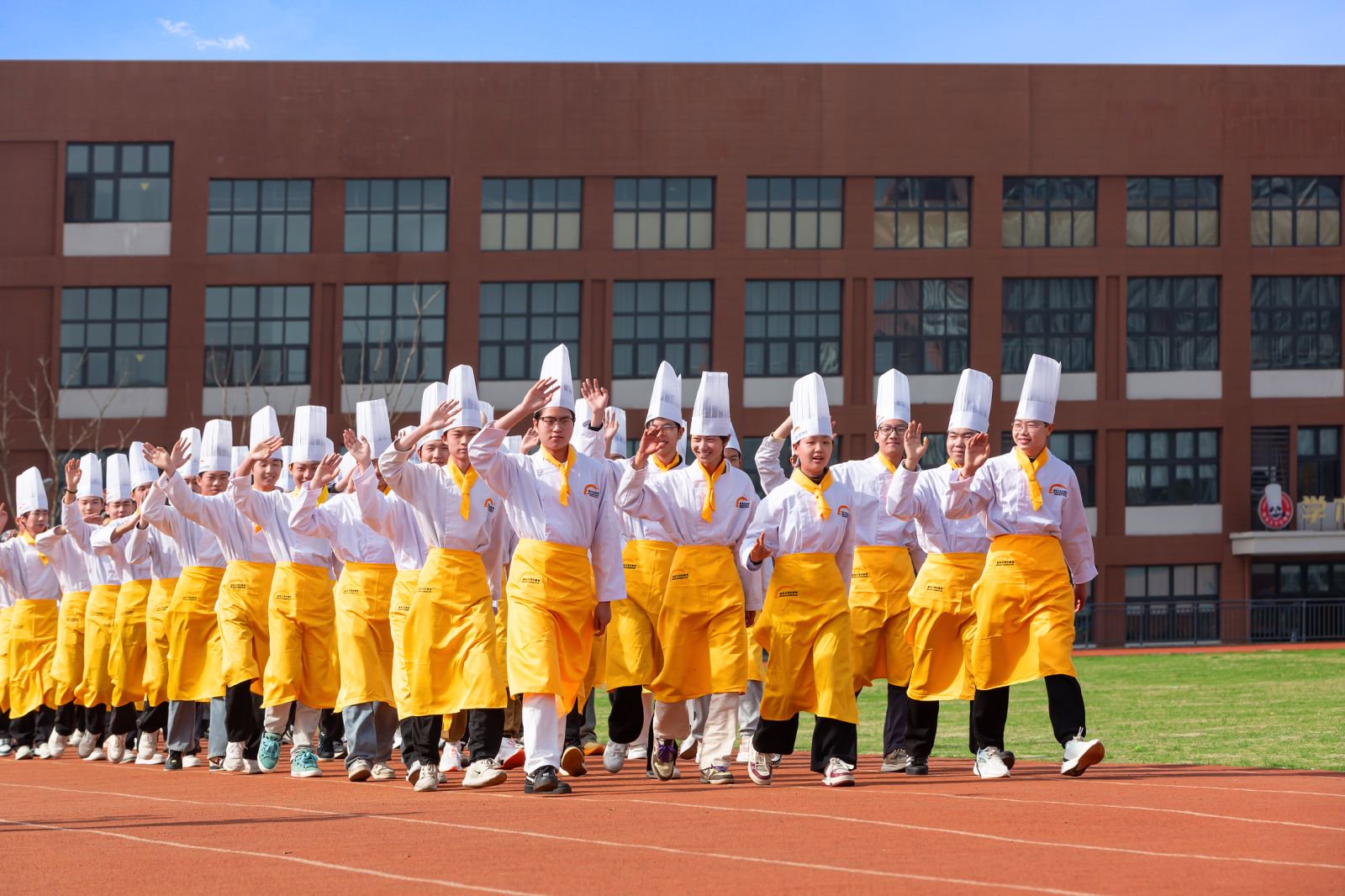 从晨曦到夜幕:直击厦门新东方技能人的十二时辰实录!