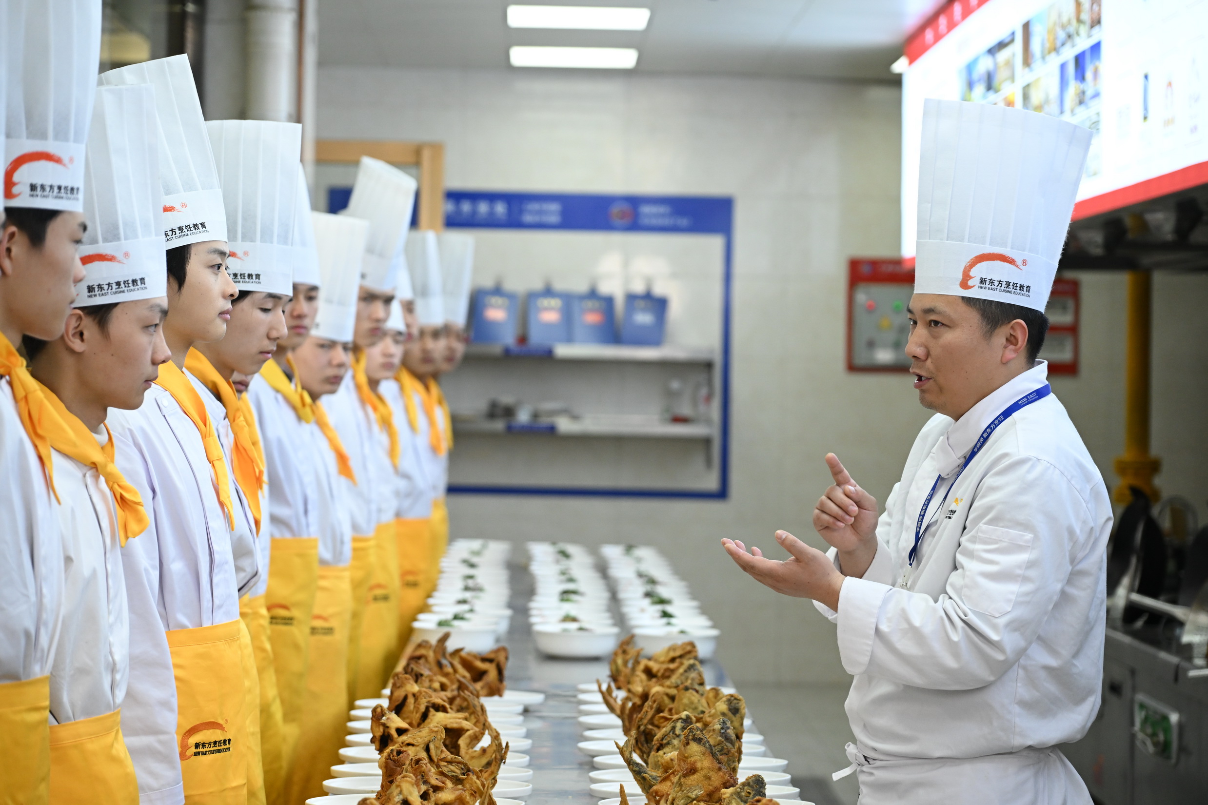 ˭˵ְУ����ֻ���ϿΣ������¶�����У԰��Ҳ̫����̫�����˰ɣ�