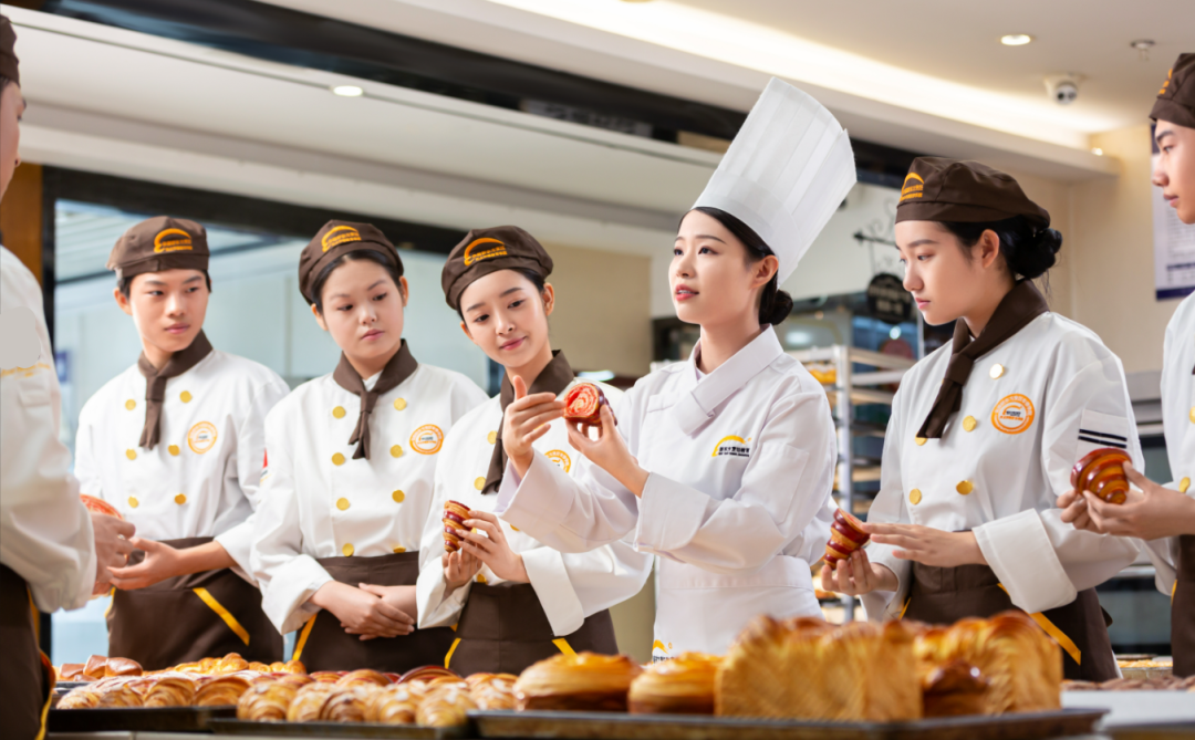 学西点烘焙去哪,看了厦门新东方再做决定!