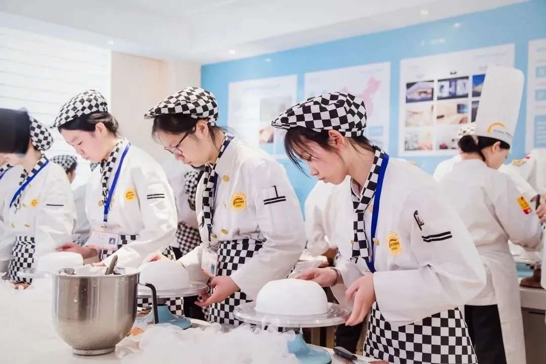 学西点,去学校还是当学徒?选错可能毁掉你的职业生涯!