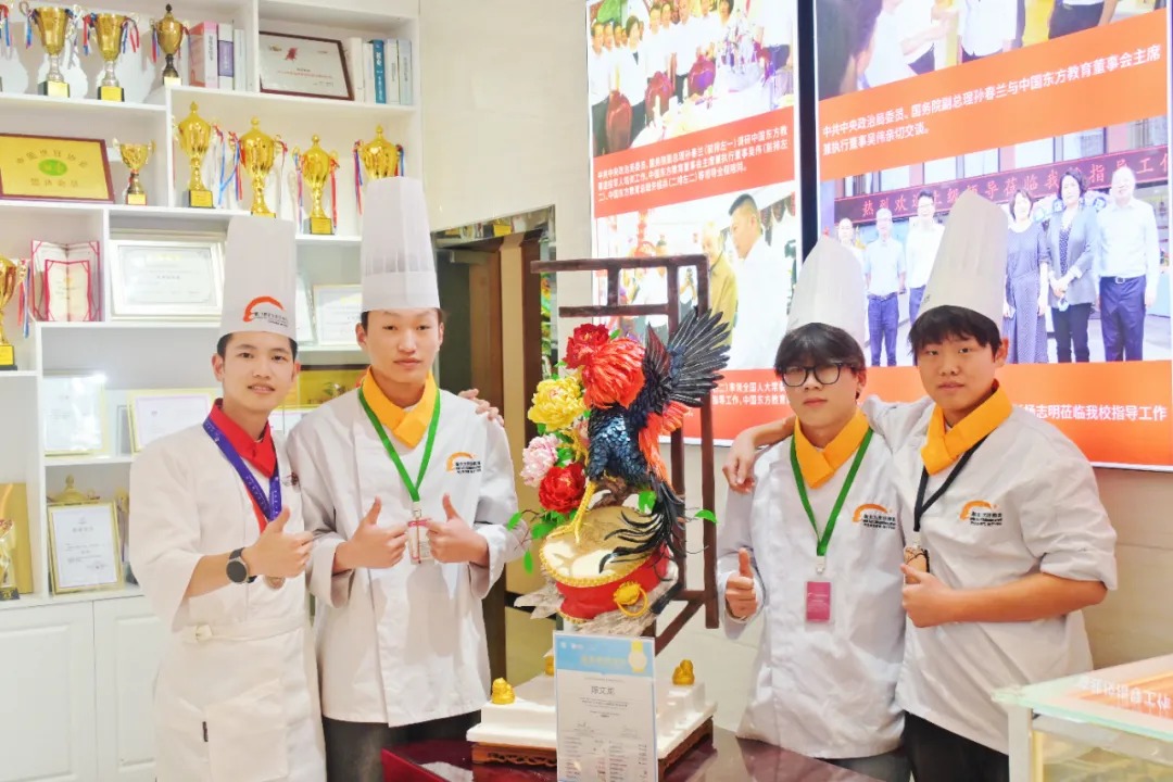 ϲ��������˫�ڣ������¶�����������ʦ���������������¶�һ��һ����